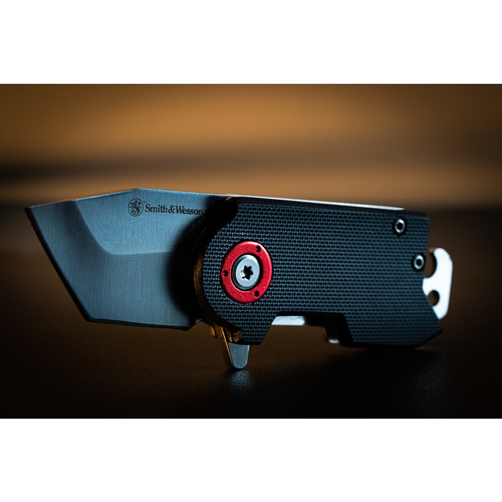 2020 Benji Folding Knife_1117230_1122566_Close-up-lifestyle-v3